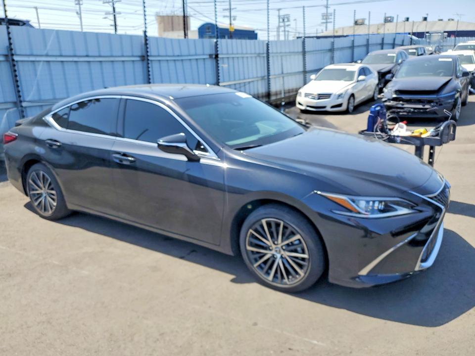 2025 Lexus ES VIN 58ADA1C14SU058914 COPART salvage auction — REAR END, Salvage Title, sold $22,300 on 2026-08-26 (photo 4)