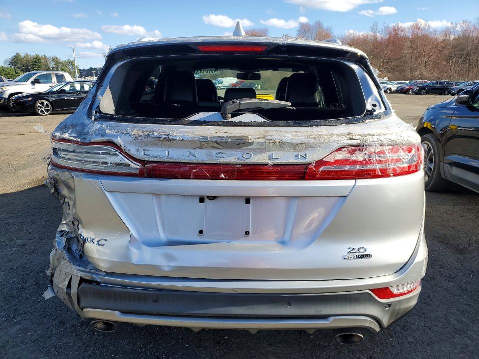 2015 Lincoln townhouse Mkc VIN 5LMCJ1A98FUJ36478 COPART salvage auction — REAR END, IN - CERTIFICATE OF TITLE, sold $4,800 on 2026-07-30 (photo 6)