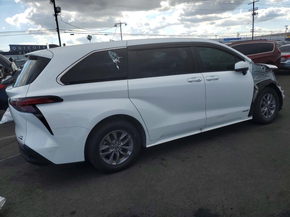 2021 Toyota Sienna VIN 5TDKRKEC5MS027453 COPART salvage auction — FRONT END, Salvage Title, sold $10,400 on 2026-07-20 (photo 3)