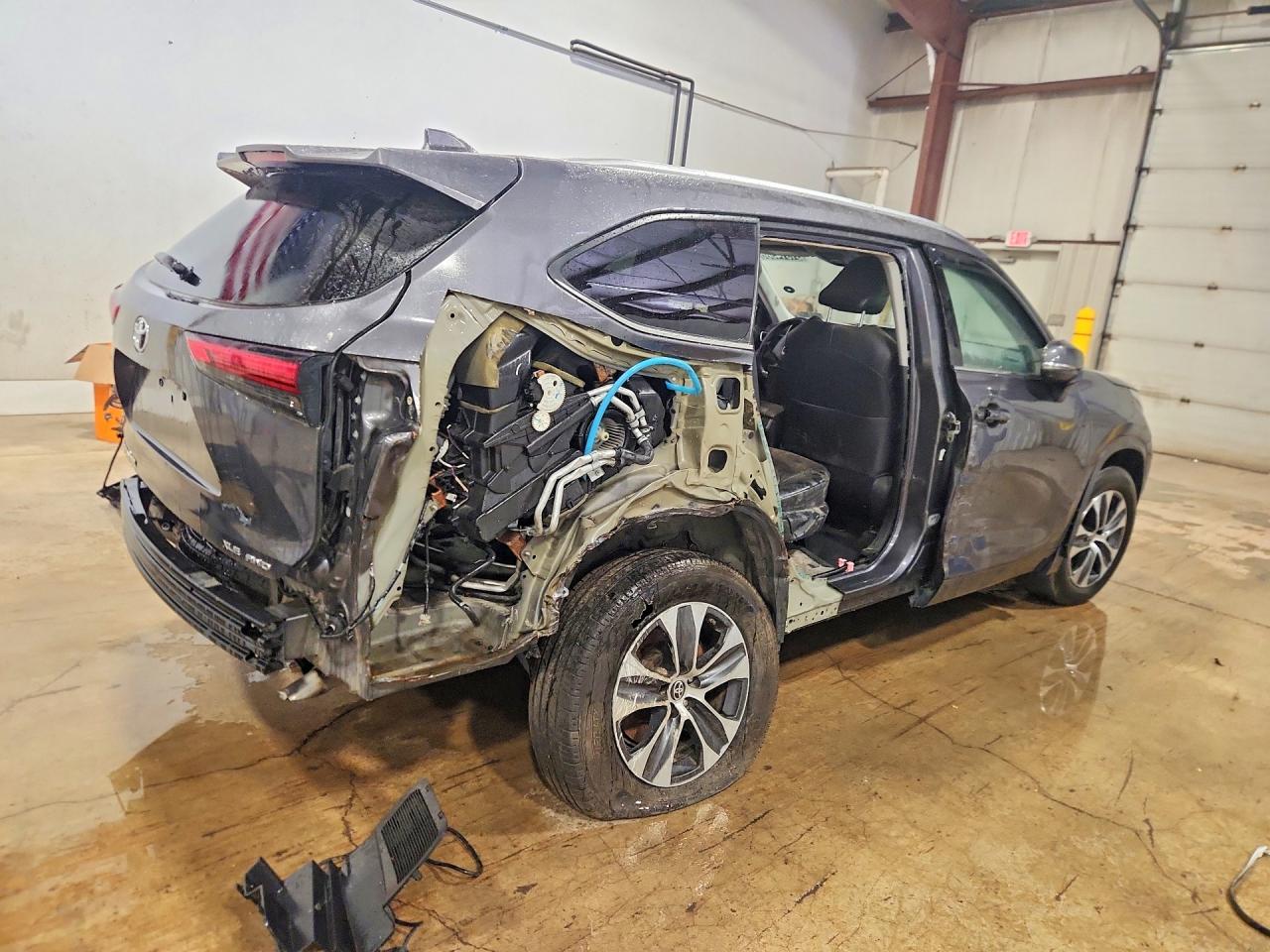 2021 Toyota Highlander VIN 5TDGZRBH2MS160508 COPART salvage auction — Rear End, IN - CERTIFICATE OF TITLE, sold $10,800 on 2026-07-09 (photo 3)