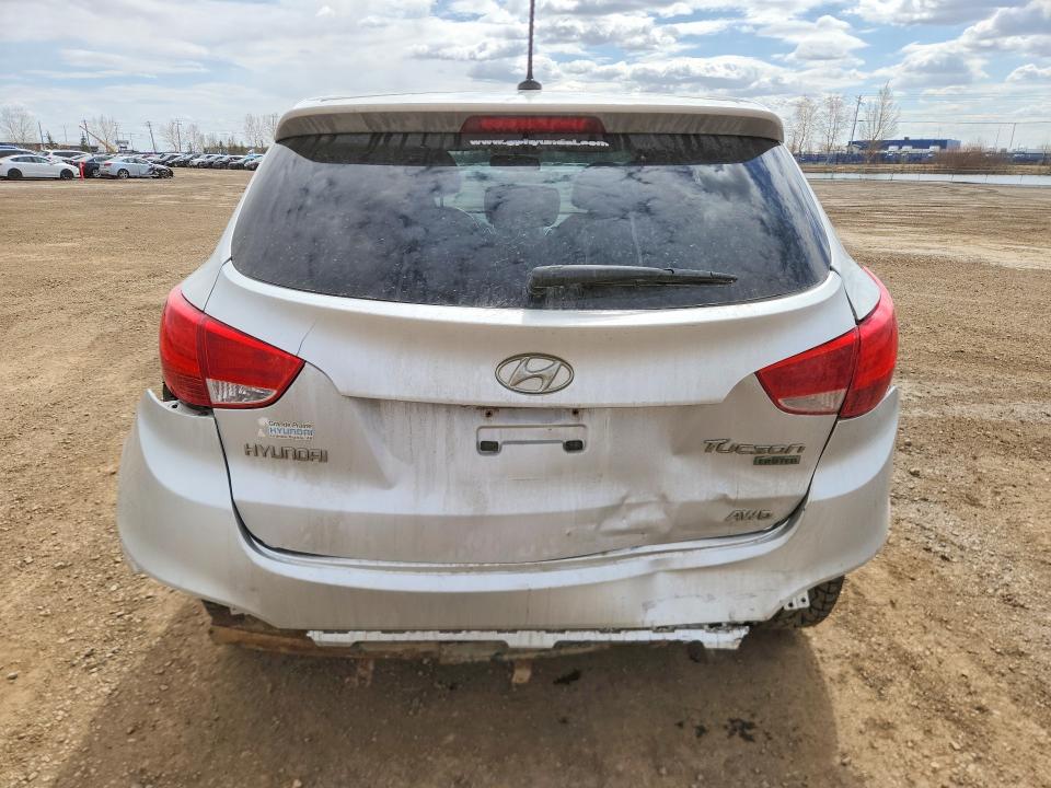 2011 Hyundai Tucson VIN KM8JUCAC0BU275328 COPART salvage auction — REAR END, AB - BOS - SALVAGE, sold $275 on 2026-07-28 (photo 6)