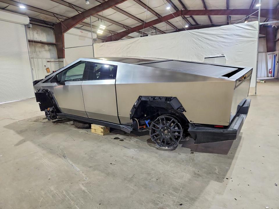 2026 Tesla Cybertruck VIN 7G2CEHED0TA090176 COPART salvage auction — Front End, MA - CERT OF TITLE-SALVAGE, sold $32,750 on 2026-06-19 (photo 2)
