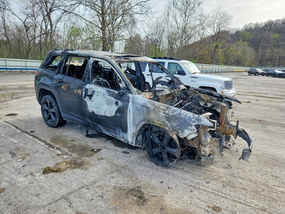 2024 Jeep Grand cherokee VIN 1C4RJHAGXR8600473 COPART salvage auction — BURN, PA - CERTIFICATE OF SALVAGE, sold $500 on 2026-07-02 (photo 4)