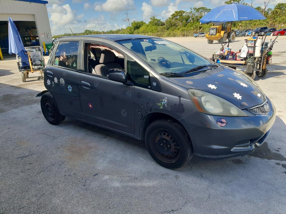 2013 Honda Fit VIN JHMGE8H37DC025803 COPART salvage auction — REAR END, Fl - Cert Of Title Slvg Rebuildable, sold $450 on 2026-07-15 (photo 4)