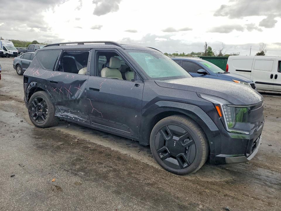 2025 Kia Ev9 VIN 5XYAEFS54SG002686 COPART salvage auction — SIDE, Fl - Cert Of Title Slvg Rebuildable, sold $11,200 on 2026-07-28 (photo 4)