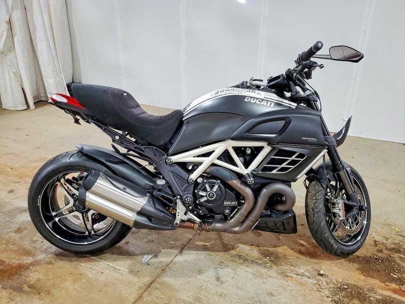 2013 Ducati Diavel VIN ZDM13BLW5DB011906 COPART salvage auction — FRONT END, TX - SALVAGE VEHICLE TITLE, sold $2,450 on 2026-07-02 (photo 1)