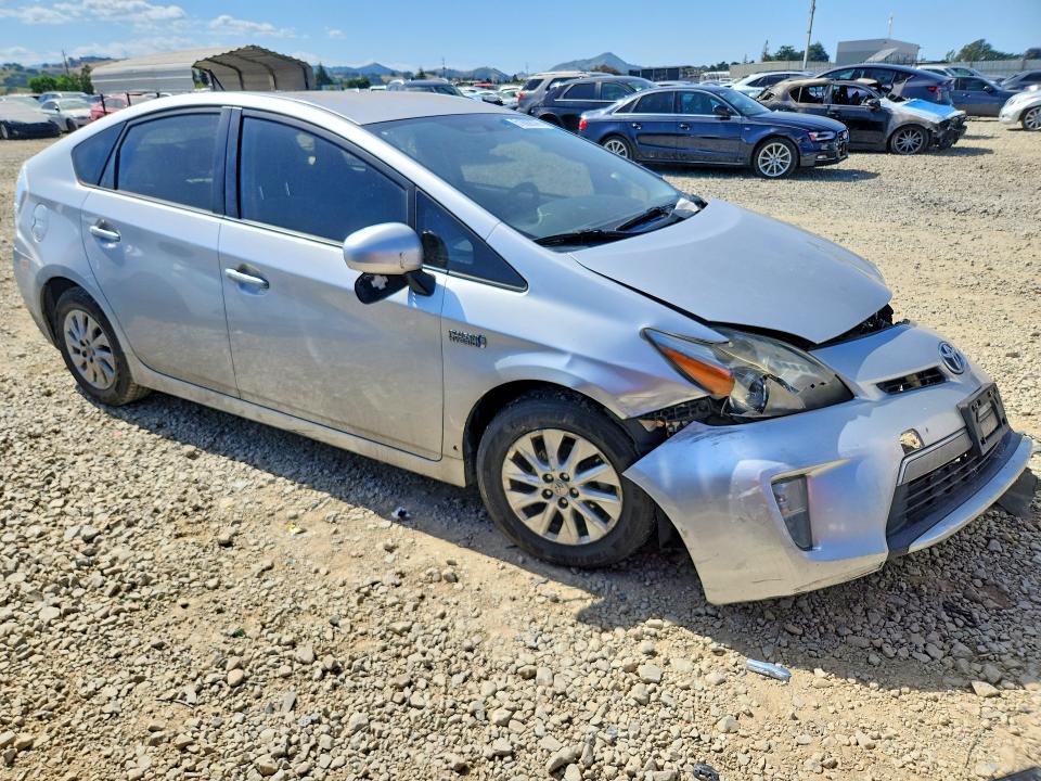 2012 Toyota Prius plug-in VIN JTDKN3DP3C3030521 COPART salvage auction — FRONT END, CA - SALVAGE CERTIFICATE, sold $3,900 on 2026-07-28 (photo 4)
