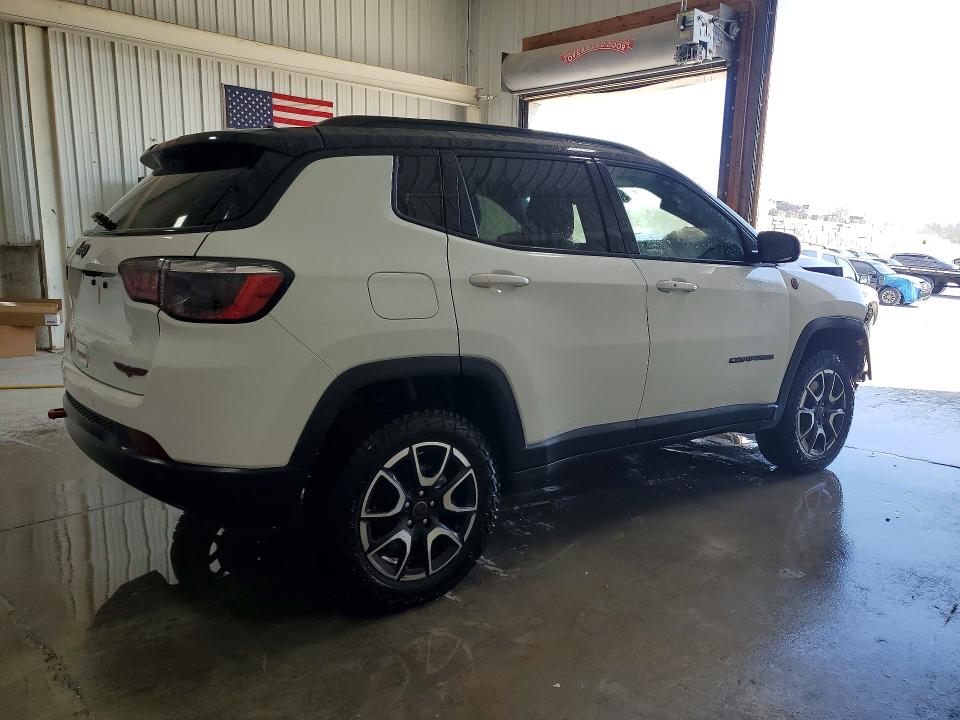 2025 Jeep Compass VIN 3C4NJDDN0ST559196 COPART salvage auction — FRONT END, KY - CERT OF TITLE-SALVAGE, sold $2,700 on 2026-07-02 (photo 3)
