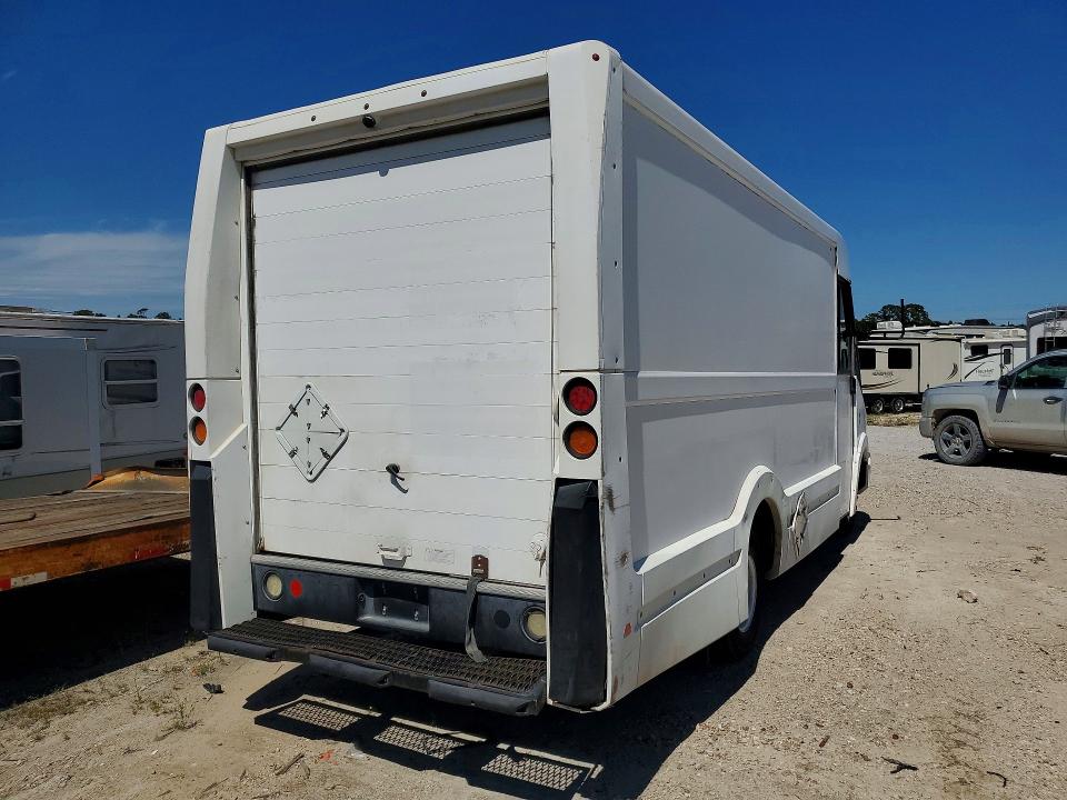 2015 Isuzu Npr VIN JALB4T175F7W00506 COPART salvage auction — MINOR DENT/SCRATCHES, TX - CERTIFICATE OF TITLE (P), sold $900 on 2026-07-28 (photo 3)