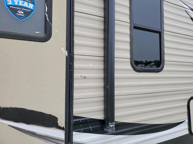2018 Keystone rv . VIN 4YDT31R22J7246892 COPART salvage auction — WATER/FLOOD, TX - SALVAGE TITLE-FLOOD DAMAGE, sold $7,900 on 2026-07-09 (photo 9)