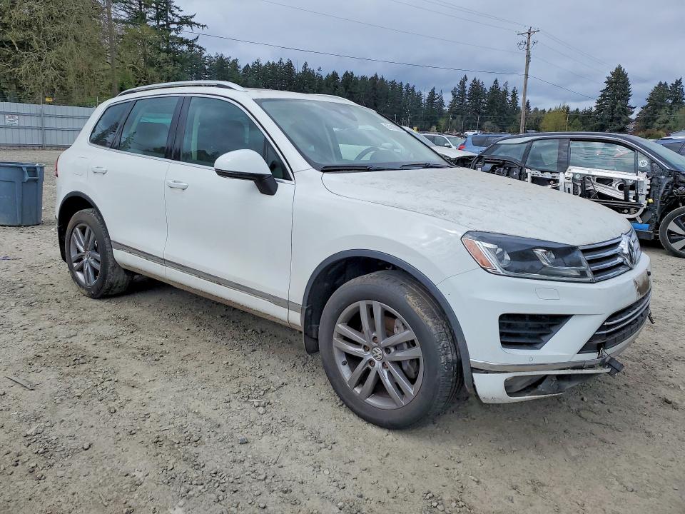 2016 Volkswagen Touareg VIN WVGEF9BP9GD010835 COPART salvage auction — FRONT END, Wa - Vehicle Cert Of Ownership-Titl, sold $2,950 on 2026-07-10 (photo 4)