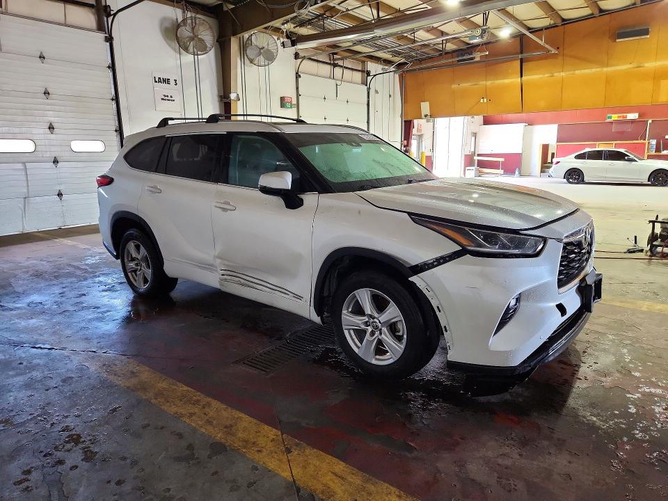 2022 Toyota Highlander VIN 5TDFZRBH0NS200808 COPART salvage auction — SIDE, In - Certificate Of Title, sold $1,600 on 2026-07-21 (photo 4)