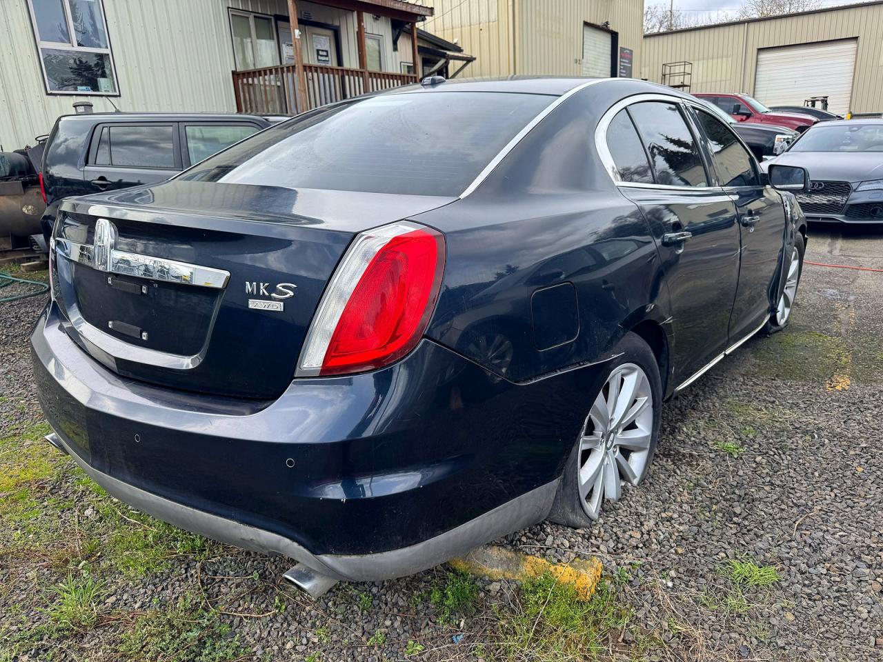 2009 Lincoln MKS VIN 1LNHM94RX9G608922 COPART salvage auction — Vandalized, OR - SALVAGE TITLE CERTIFICATE (P), sold $2,300 on 2026-05-18 (photo 4)