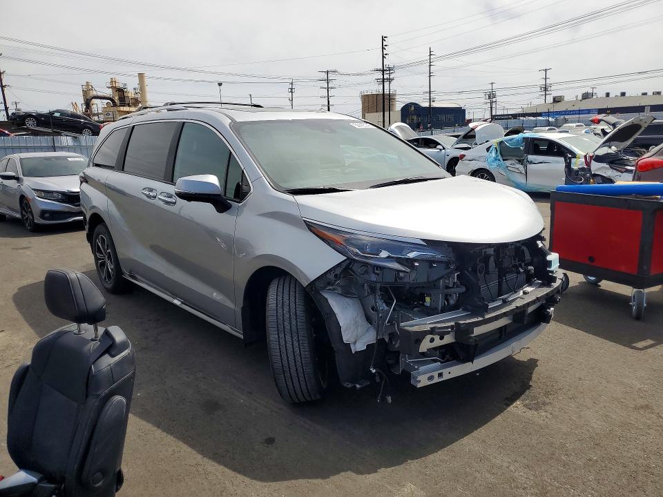2025 Toyota Sienna VIN 5TDESKFC0SS201409 COPART salvage auction — FRONT END, Salvage Title, sold $23,200 on 2026-07-27 (photo 4)
