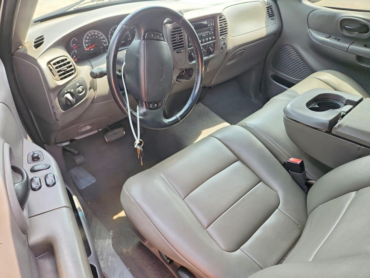 2001 Ford F-150 Lightning VIN 2FTZF07201CA73327 COPART salvage auction — Front End, LA - CERT OF TITLE-SALVAGE, sold $2,000 on 2026-07-09 (photo 8)