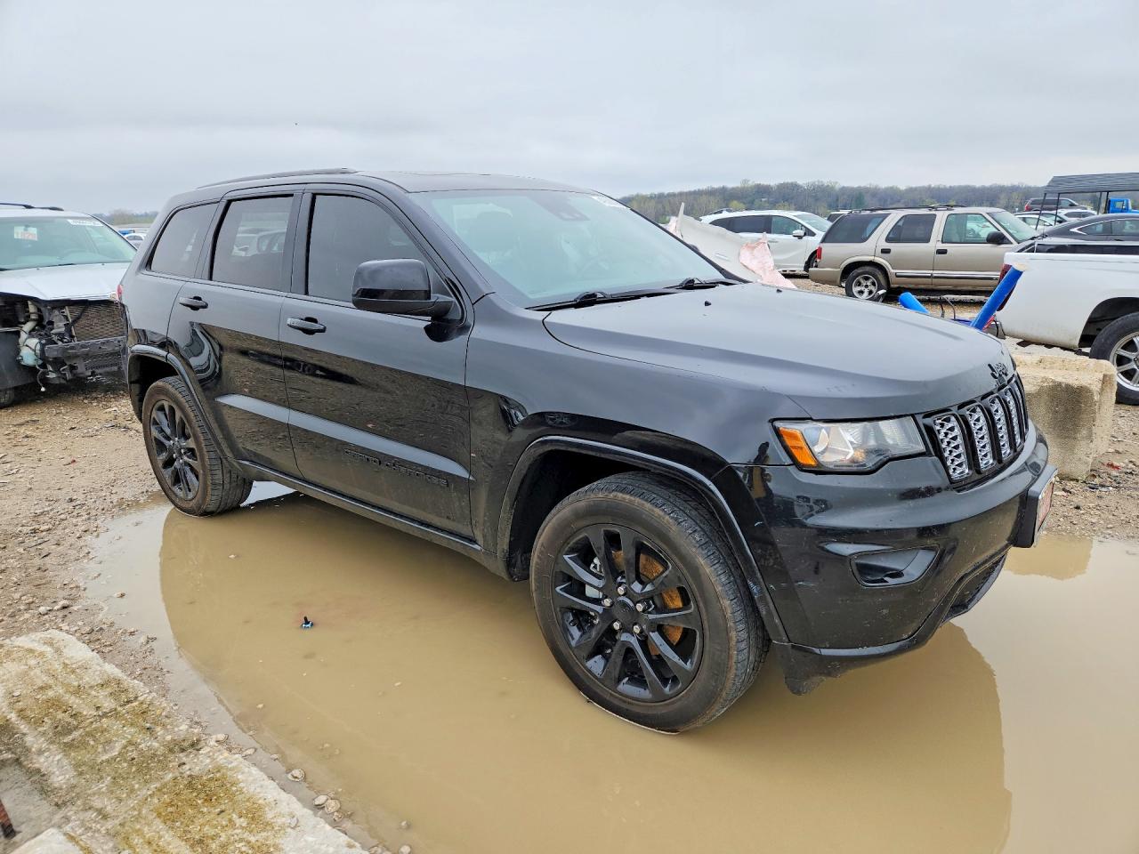 2020 Jeep Grand Cherokee VIN 1C4RJFAG6LC305492 COPART salvage auction — Rear End, KS - CERT OF TITLE-SALVAGE, sold $3,600 on 2026-07-09 (photo 4)
