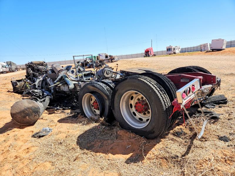1998 Freigliner VIN 1FUPCDZB0WP972191 COPART salvage auction — BURN, TX - NONREPAIRABLE TITLE, sold $10 on 2026-07-30 (photo 3)