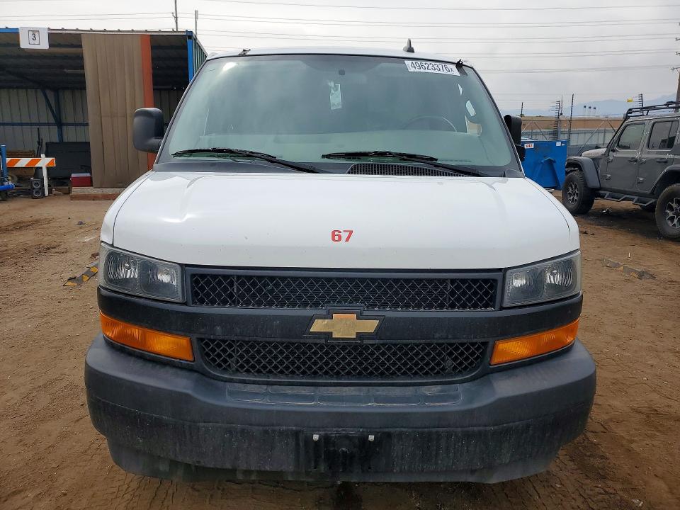 2018 Chevrolet Express VIN 1GCWGBFP0J1344154 COPART salvage auction — MINOR DENT/SCRATCHES, Ca - Dis/Dlr/Exp Only Clean Title, sold $4,100 on 2026-07-20 (photo 5)