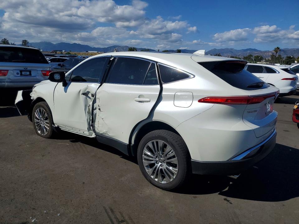 2022 Toyota Venza VIN JTEAAAAH4NJ110140 COPART salvage auction — SIDE, Salvage Title, sold $14,800 on 2026-07-13 (photo 2)