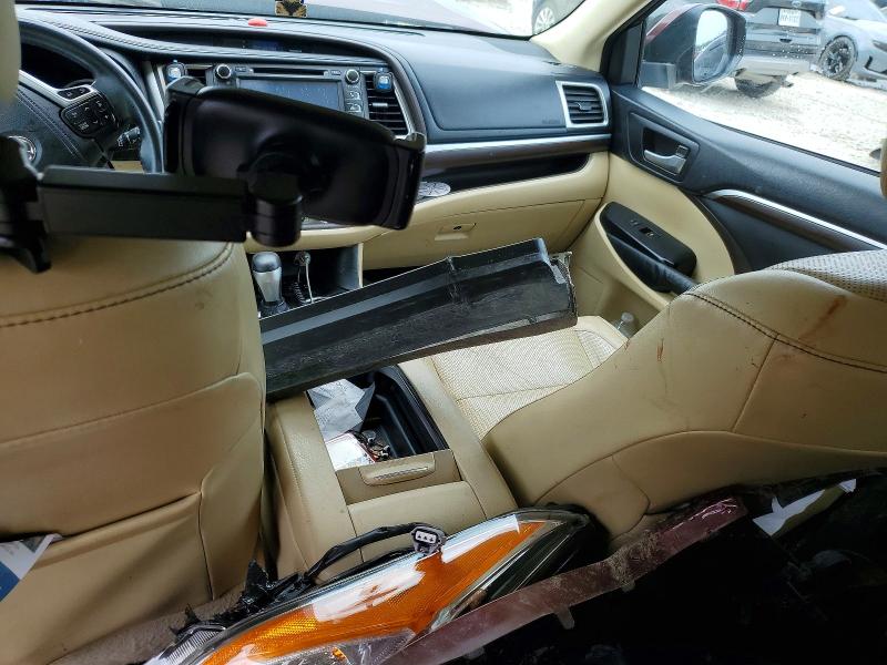 2014 Toyota Highlander VIN 5TDDKRFH7ES065848 COPART salvage auction — FRONT END, Tx - Salvage Vehicle Title, sold $4,000 on 2026-07-31 (photo 8)