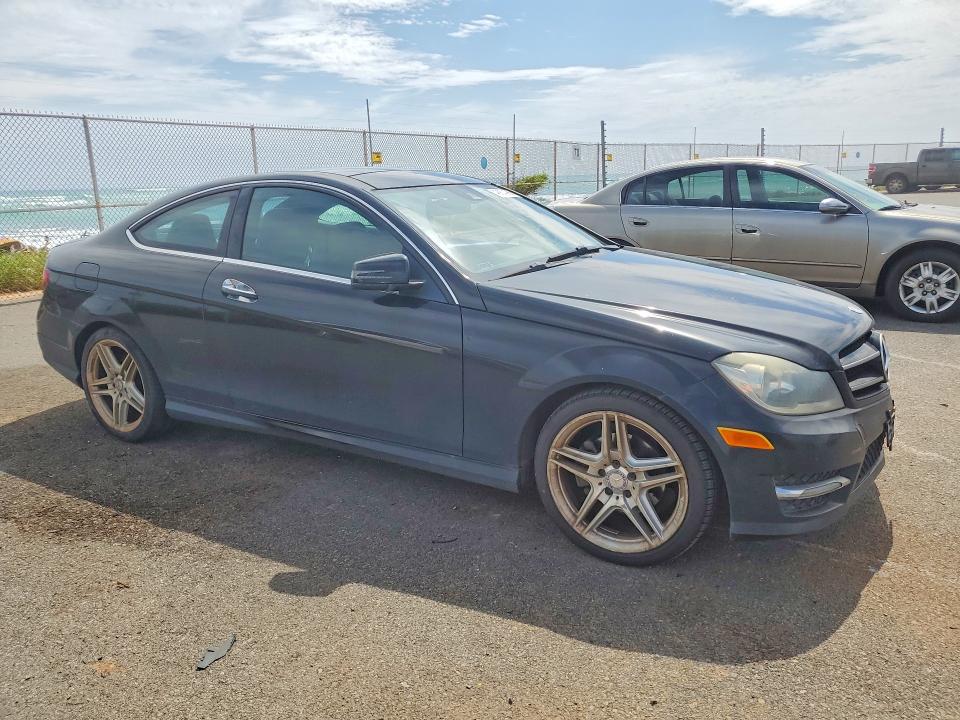 2014 Mercedes-benz C-klasse VIN WDDGJ4HBXEG284251 COPART salvage auction — SIDE, Hi - Certificate Of Salvage, sold $175 on 2026-08-03 (photo 4)