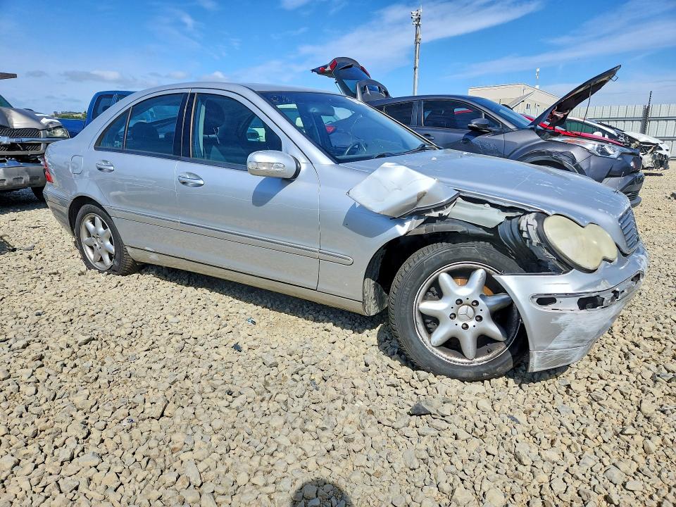 2001 Mercedes-benz C-klasse VIN WDBRF64JX1F094414 COPART salvage auction — SIDE, Ca - Non-Repairable Vehicle Cert, sold $400 on 2026-08-04 (photo 4)