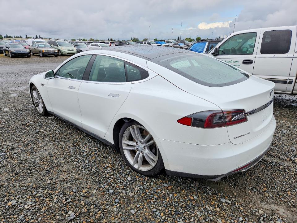 2013 Tesla Model s VIN 5YJSA1CP6DFP05722 COPART salvage auction — UNDERCARRIAGE, Salvage Title, sold $2,350 on 2026-07-14 (photo 2)