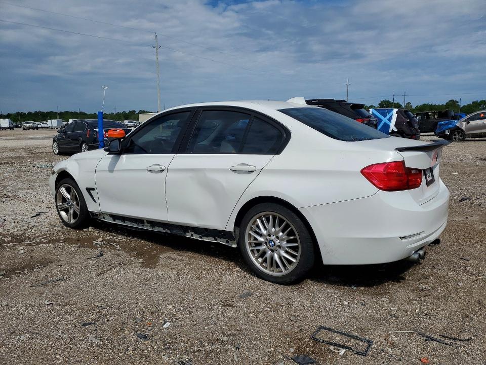 2012 BMW 3er VIN WBA3A5G52CNP16279 COPART salvage auction — FRONT END, Tx - Cert Of Title-Rebuilt Salvage, sold $400 on 2026-07-09 (photo 2)