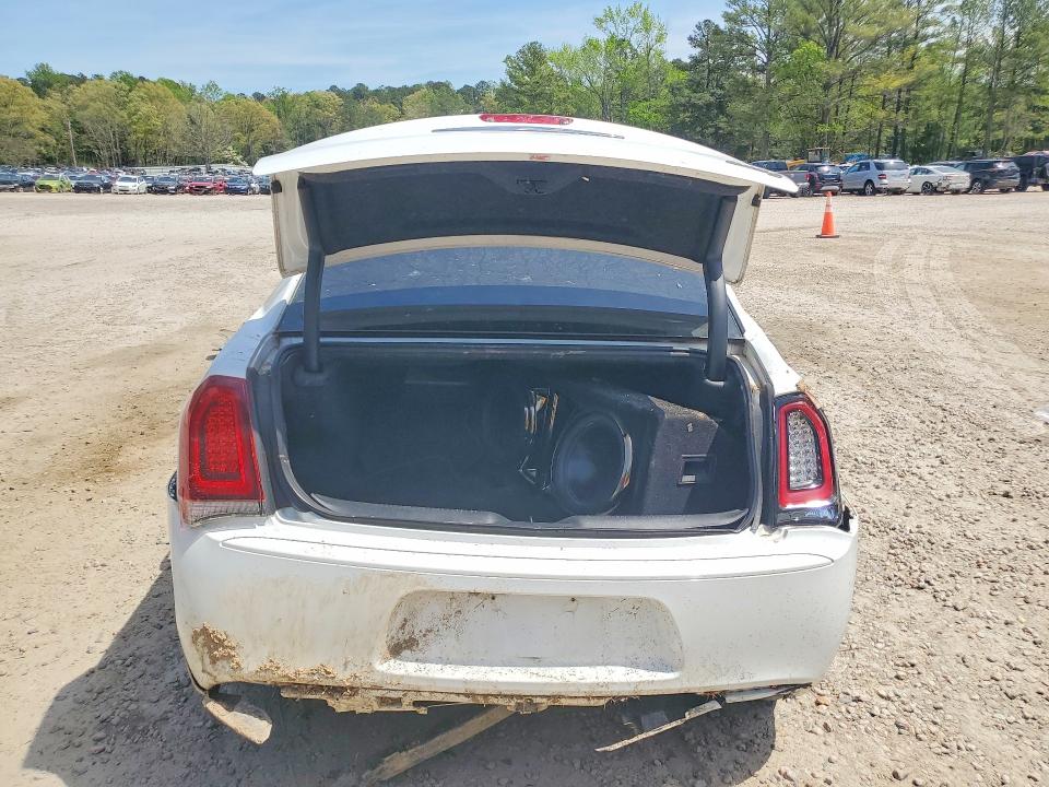 2019 Chrysler 300 VIN 2C3CCABG6KH550620 COPART salvage auction — ROLLOVER, Nc - Salvage Certificate Of Title, sold $275 on 2026-07-03 (photo 6)