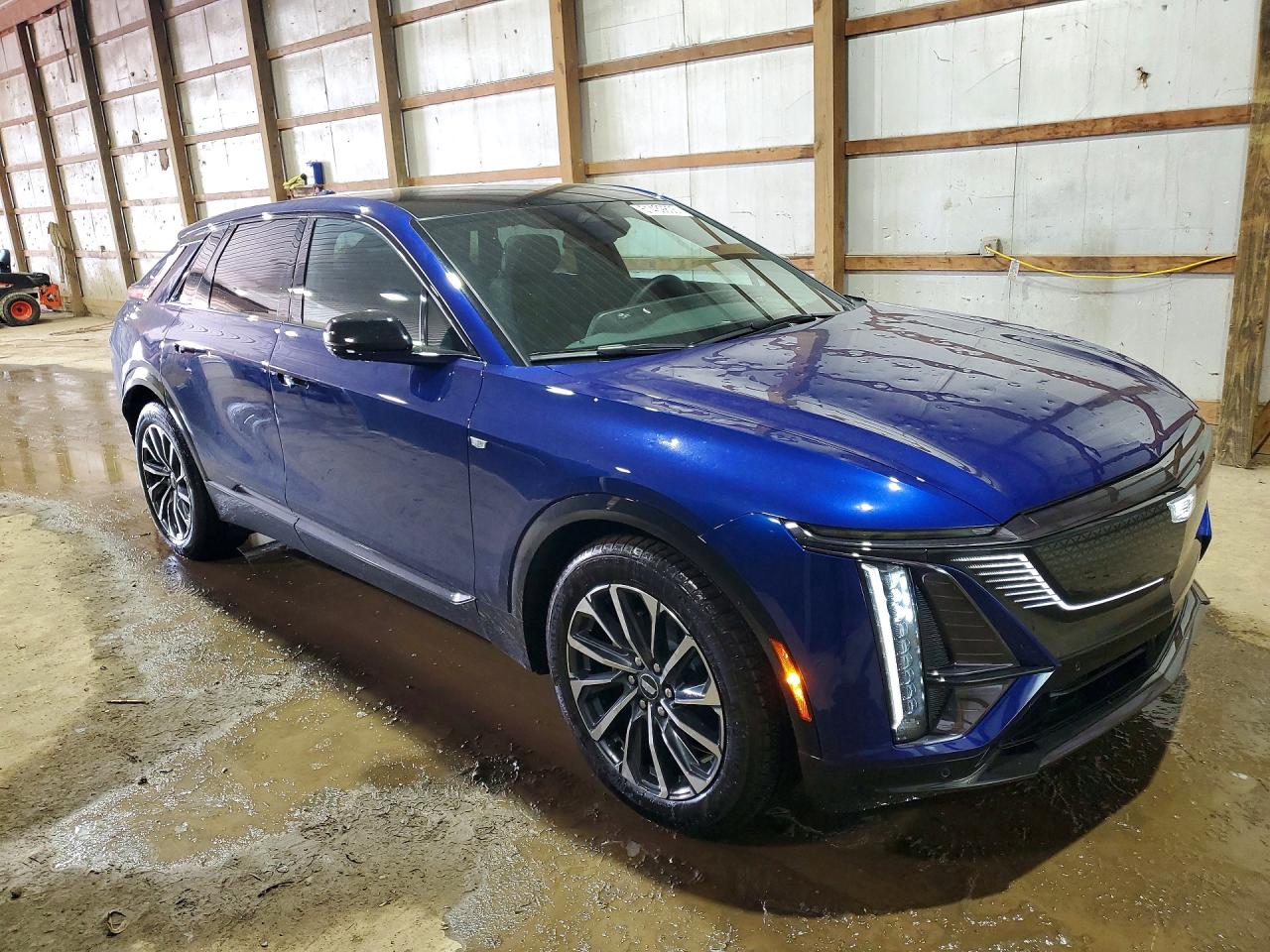 2025 Cadillac LYRIQ VIN 1GYKPURL4SZ318401 COPART salvage auction — Hail, OH - CERT OF TITLE-SALVAGE, sold $25,750 on 2026-07-02 (photo 4)