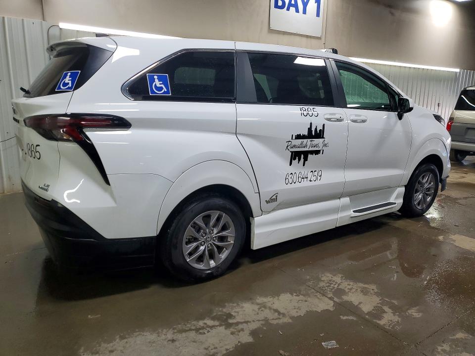 2023 Toyota Sienna VIN 5TDKSKFCXPS086425 COPART salvage auction — WATER/FLOOD, Il - Salvage Cert-Flood, sold $10,200 on 2026-07-14 (photo 3)