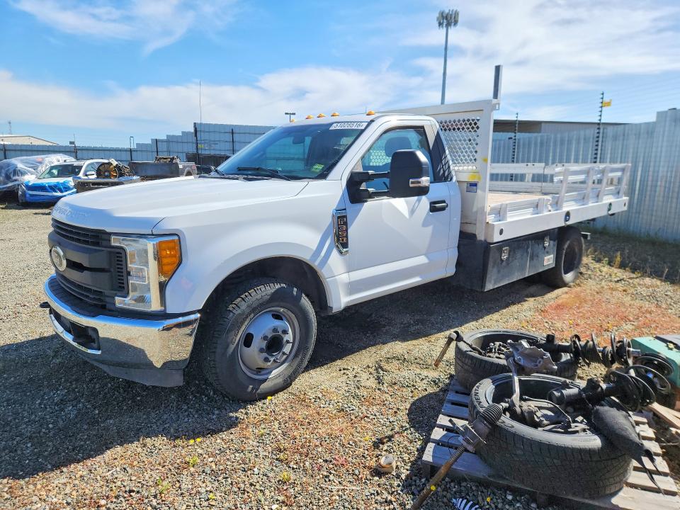 2017 Ford F-350 super duty VIN 1FDRF3GT5HEB62028 COPART salvage auction — MINOR DENT/SCRATCHES, NV - DIS/DLR/EXP ONLY CLEAN TITLE (P), sold $6,600 on 2026-07-09 (photo 1)
