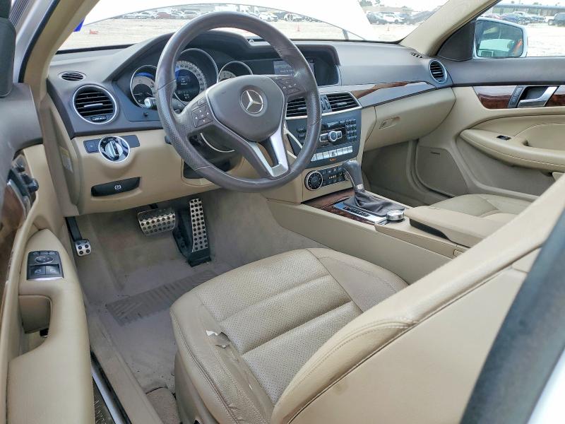 2014 Mercedes-benz C-klasse VIN WDDGJ4HB6EG215718 COPART salvage auction — REAR END, Tx - Certificate Of Title, sold $1,200 on 2026-08-14 (photo 8)