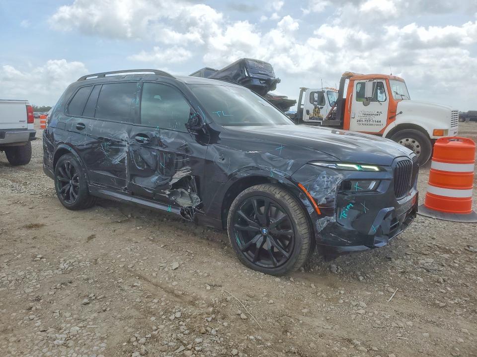 2025 BMW X7 VIN 5UX33EM02S9X77515 COPART salvage auction — SIDE, Tx - Salvage Vehicle Title, sold $44,250 on 2026-07-09 (photo 4)