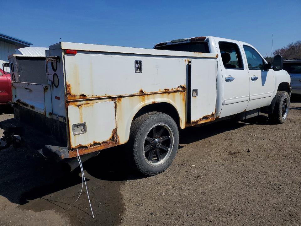 2011 Chevrolet Silverado 3500 VIN 1GB4K0CL5BF185409 COPART salvage auction — MINOR DENT/SCRATCHES, ME - CERTIFICATE OF TITLE, sold $1,450 on 2026-07-09 (photo 3)