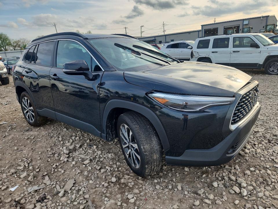 2025 Toyota Corolla cross VIN 7MUDAABG9SV130816 COPART salvage auction — SIDE, Il - Salvage Certificate, sold $4,450 on 2026-07-08 (photo 4)
