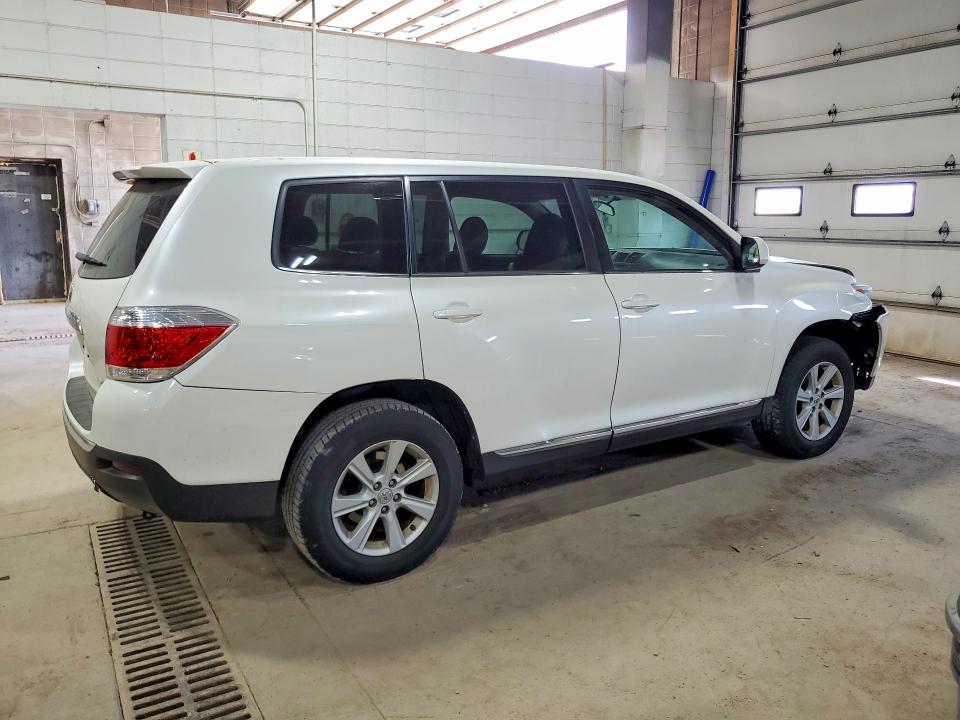 2013 Toyota Highlander VIN 5TDBK3EH7DS231385 COPART salvage auction — FRONT END, Mn - Trailer Registration, sold $2,000 on 2026-07-16 (photo 3)