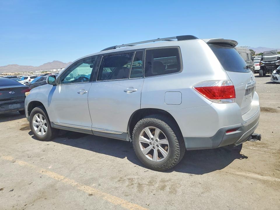 2011 Toyota Highlander VIN 5TDZK3EH1BS048527 COPART salvage auction — REAR END, NV - SALVAGE TITLE, sold $2,300 on 2026-07-28 (photo 2)