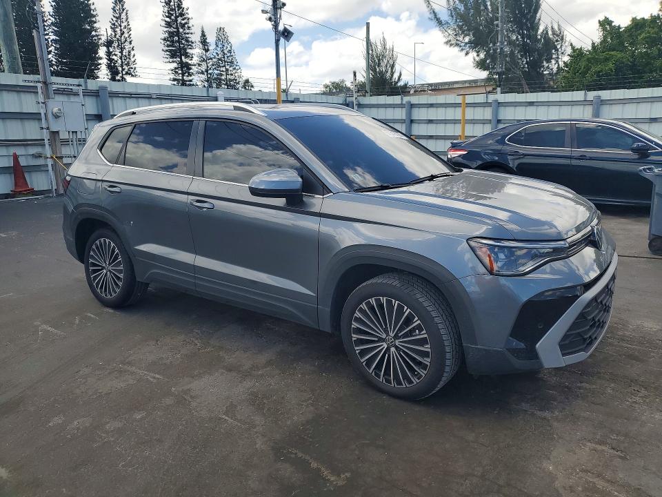 2025 Volkswagen Taos VIN 3VVEC7B28SM015805 COPART salvage auction — UNDERCARRIAGE, Salvage Title, sold $13,300 on 2026-08-19 (photo 4)