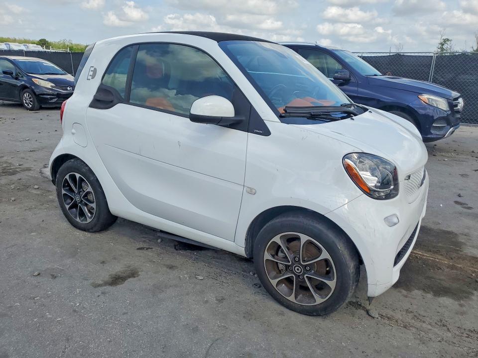2017 Smart Fortwo VIN WMEFJ9BA1HK229984 COPART salvage auction — SIDE, Fl - Certificate Of Title, sold $3,450 on 2026-08-04 (photo 4)
