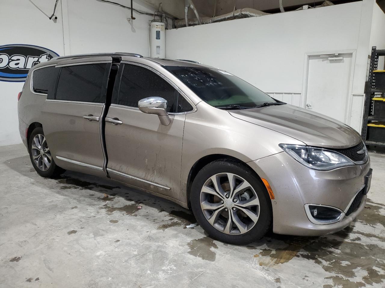2017 Chrysler Pacifica VIN 2C4RC1GG7HR770608 COPART salvage auction — HAIL, Salvage Title, sold $4,100 on 2025-05-16 (photo 4)