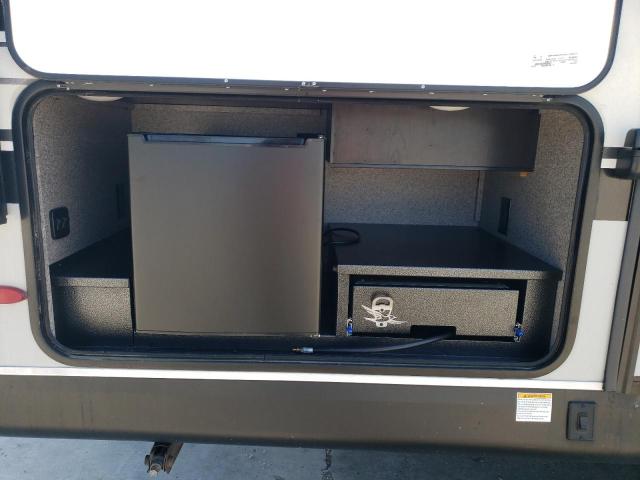 2021 Jaycee Jayco VIN 1UJBJ0BMXM1J40157 COPART salvage auction — WATER/FLOOD, LA - CERT OF TITLE-SALVAGE FLOOD, sold $4,000 on 2026-09-23 (photo 8)
