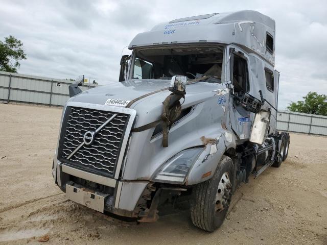 2022 Volvo VIN 4V4NC9EH8NN288574 COPART salvage auction — ROLLOVER, Salvage Title, sold $18,300 on 2026-08-06 (photo 2)