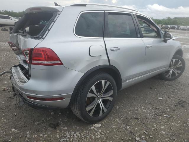 2017 Volkswagen Touareg VIN WVGRF7BP2HD001093 COPART salvage auction — REAR END, Il - Salvage Certificate, sold $975 on 2026-07-06 (photo 3)