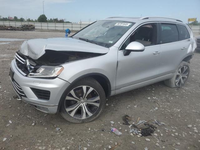 2017 Volkswagen Touareg VIN WVGRF7BP2HD001093 COPART salvage auction — REAR END, Il - Salvage Certificate, sold $975 on 2026-07-06 (photo 1)