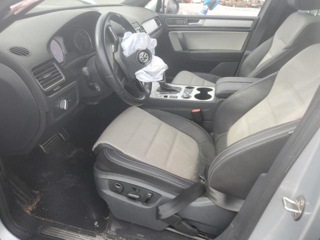 2017 Volkswagen Touareg VIN WVGRF7BP2HD001093 COPART salvage auction — REAR END, Il - Salvage Certificate, sold $975 on 2026-07-06 (photo 7)
