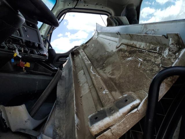 2018 Kenworth T680 VIN 1XKYD49X3JJ197180 COPART salvage auction — SIDE, KY - CERT OF TITLE-SALVAGE, sold $3,600 on 2026-07-09 (photo 9)