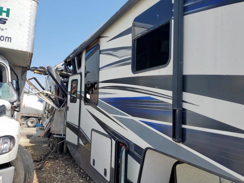 2018 Keys Fuzion VIN 4YDF42235JF810799 COPART salvage auction — BURN, TX - NONREPAIRABLE TITLE, sold $50 on 2026-07-21 (photo 9)