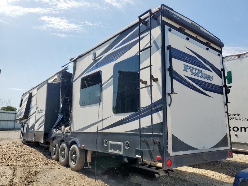 2018 Keys Fuzion VIN 4YDF42235JF810799 COPART salvage auction — BURN, TX - NONREPAIRABLE TITLE, sold $50 on 2026-07-21 (photo 3)