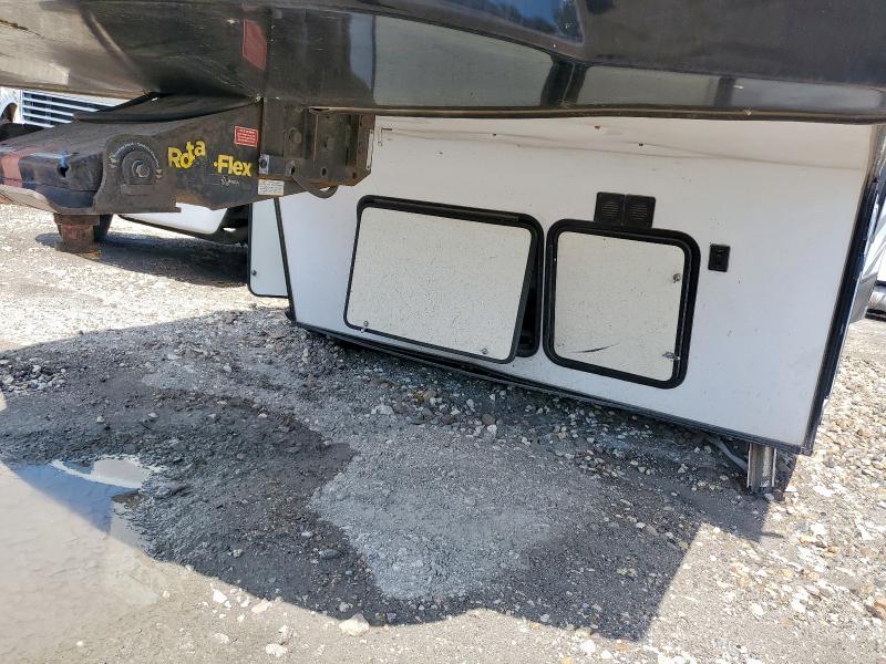 2018 Keys Fuzion VIN 4YDF42235JF810799 COPART salvage auction — BURN, TX - NONREPAIRABLE TITLE, sold $50 on 2026-07-21 (photo 8)